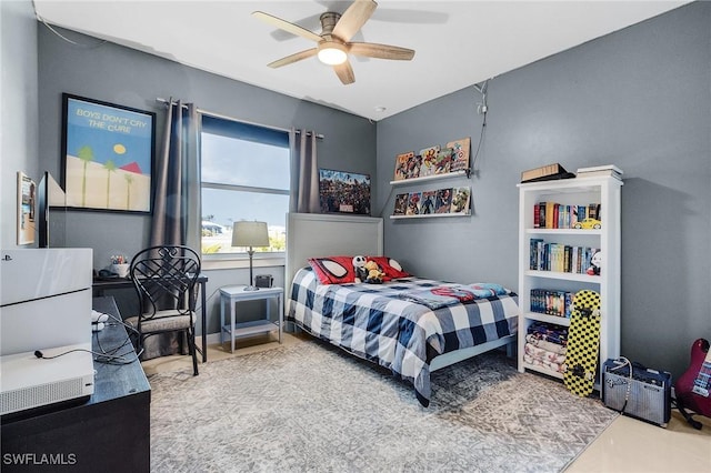 bedroom with ceiling fan