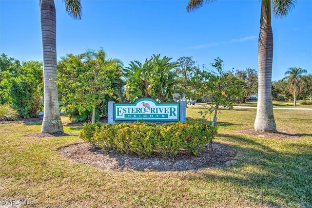 community sign featuring a lawn