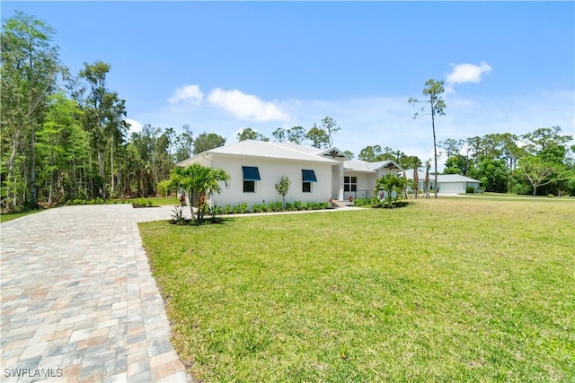 view of front of property with a front yard
