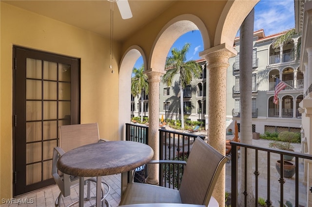 balcony featuring a ceiling fan