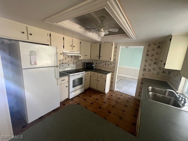 kitchen featuring sink, white cabinetry, white appliances, a tray ceiling, and ceiling fan