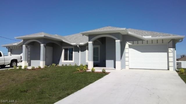 view of front of house with a garage and a front yard