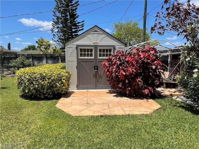 view of outdoor structure with a yard