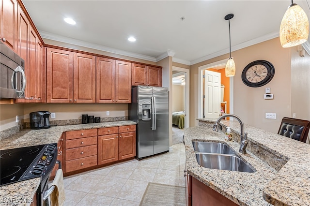 kitchen with crown molding, sink, decorative light fixtures, and appliances with stainless steel finishes