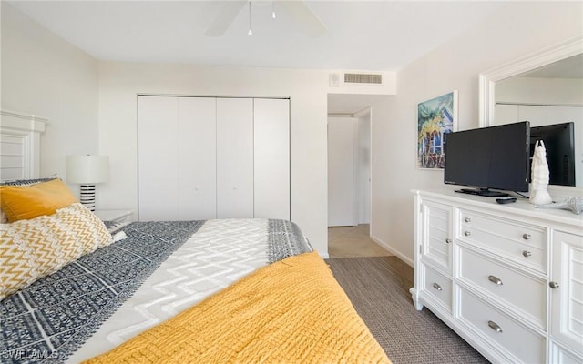 carpeted bedroom featuring ceiling fan and a closet