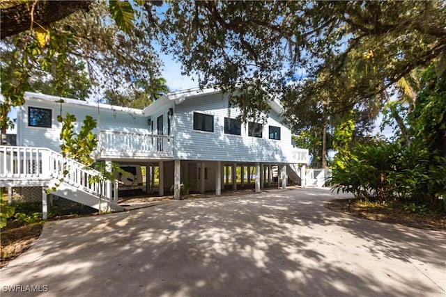 view of front of property featuring a carport