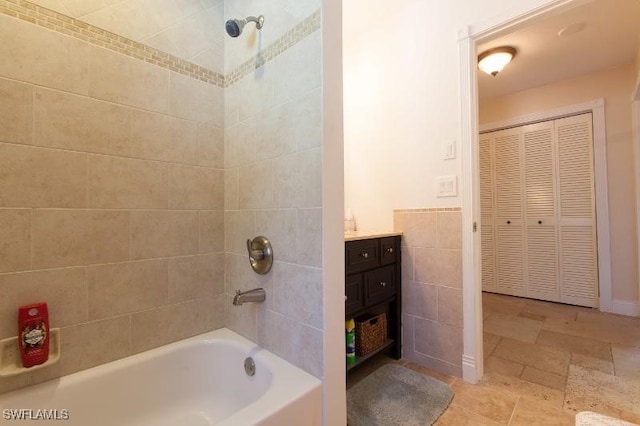 bathroom featuring vanity and tiled shower / bath combo