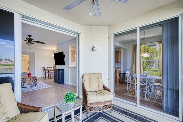 sunroom with ceiling fan