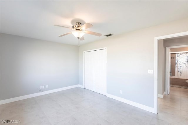 unfurnished bedroom with ceiling fan and a closet