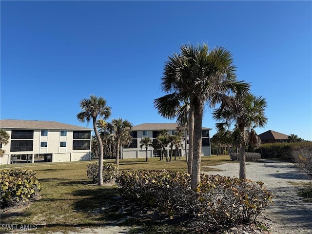 view of front facade with a front lawn