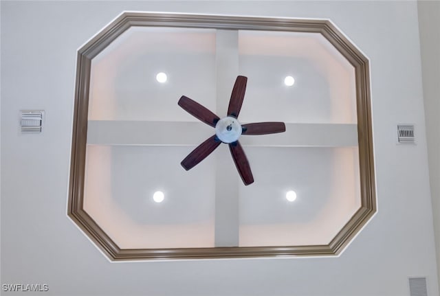 room details with ceiling fan