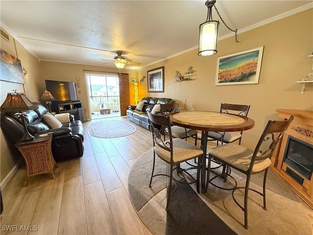 dining area featuring light hardwood / wood-style floors, ceiling fan, and ornamental molding