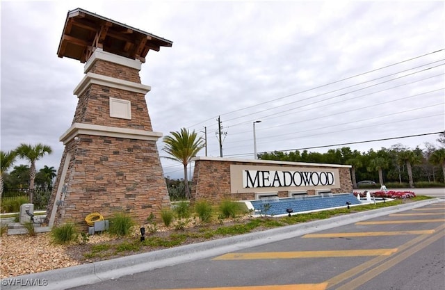 view of community / neighborhood sign