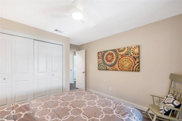 unfurnished bedroom featuring ceiling fan and a closet