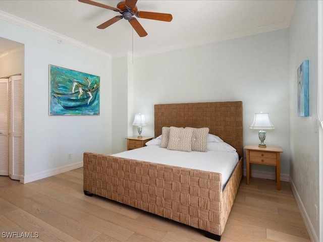 bedroom with ceiling fan, ornamental molding, and light hardwood / wood-style flooring