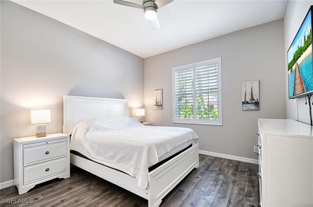 bedroom with dark wood-type flooring, ceiling fan, and baseboards