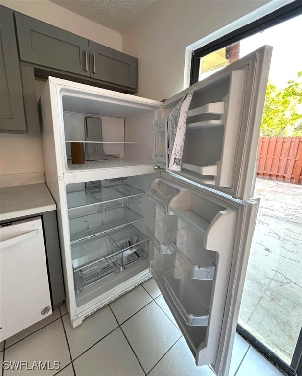 room details with fridge and dishwasher