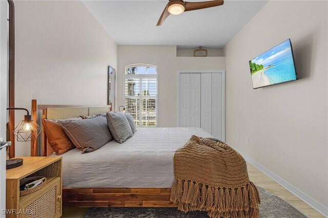 bedroom featuring ceiling fan, wood-type flooring, and a closet