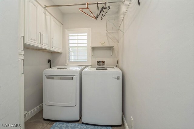 washroom featuring cabinets and washing machine and dryer