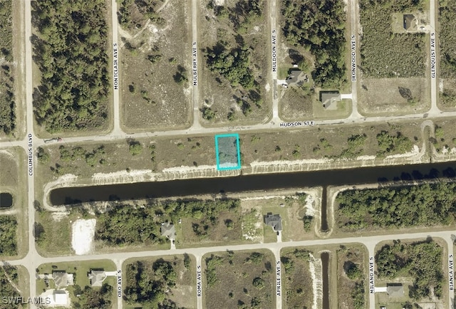 Listing photo 3 for 1218 Hudson St E, Lehigh Acres FL 33974