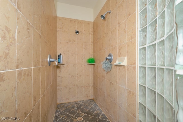 bathroom featuring tiled shower