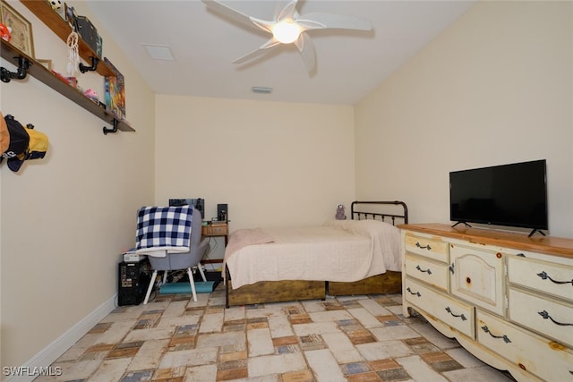 bedroom with ceiling fan