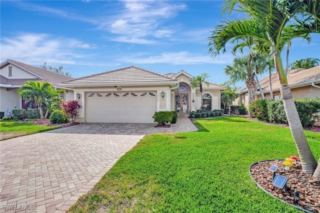 view of front facade featuring a garage and a front yard