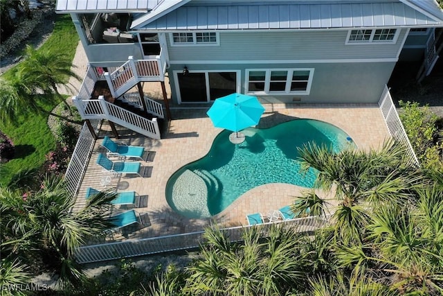 view of swimming pool