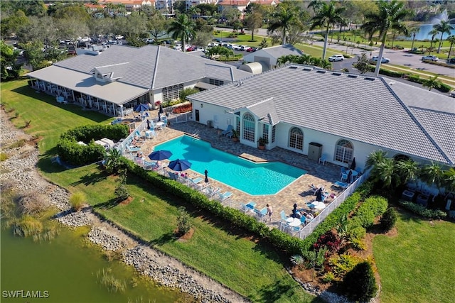 bird's eye view featuring a water view