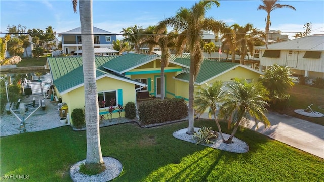 view of front of home featuring a front lawn