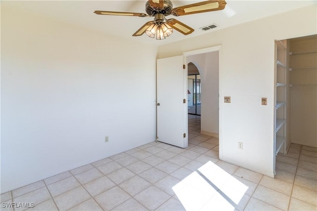 spare room featuring light tile patterned floors and ceiling fan