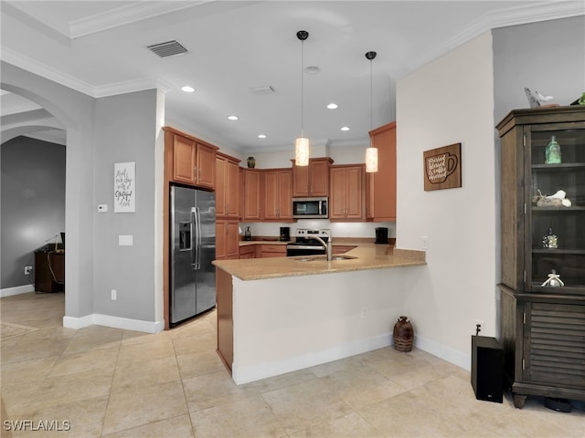 kitchen featuring arched walkways, crown molding, visible vents, appliances with stainless steel finishes, and a peninsula