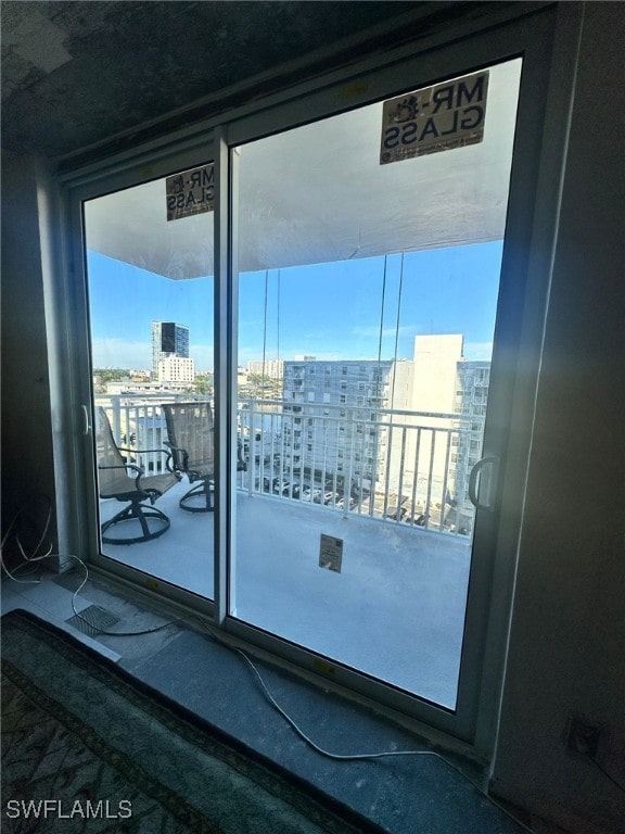 entryway featuring a healthy amount of sunlight