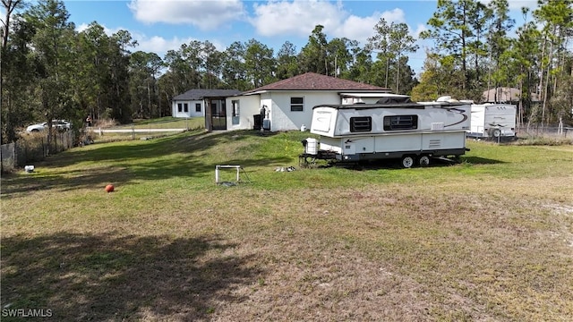 view of front of home featuring a front lawn