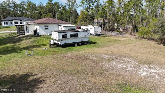 view of front facade with a front lawn