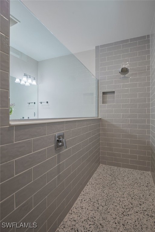 bathroom featuring tiled shower