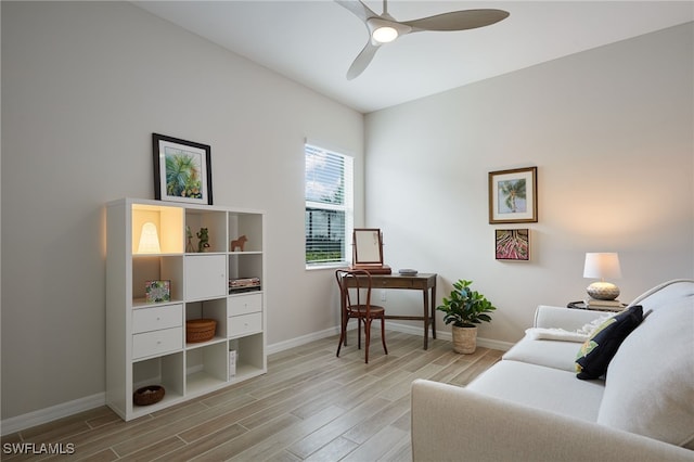 sitting room with ceiling fan