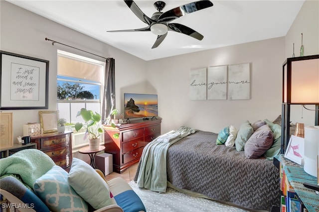 bedroom featuring ceiling fan