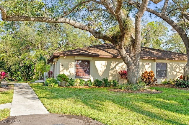 view of front of property with a front lawn