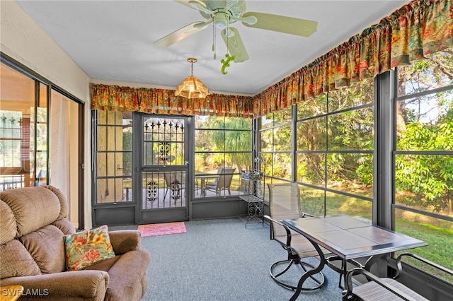 sunroom with ceiling fan