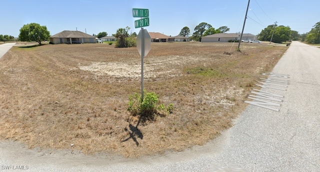 Listing photo 3 for 2012 NW 11th St, Cape Coral FL 33993