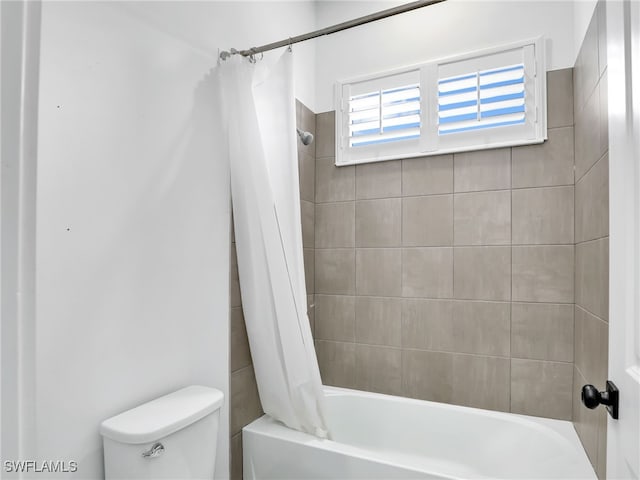 full bath with toilet and shower / tub combo with curtain