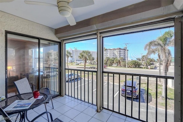 sunroom featuring ceiling fan