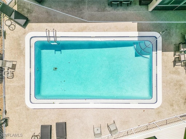 view of swimming pool