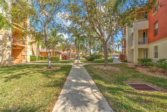 view of property's community featuring a lawn