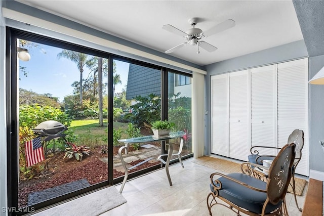 sunroom / solarium with ceiling fan