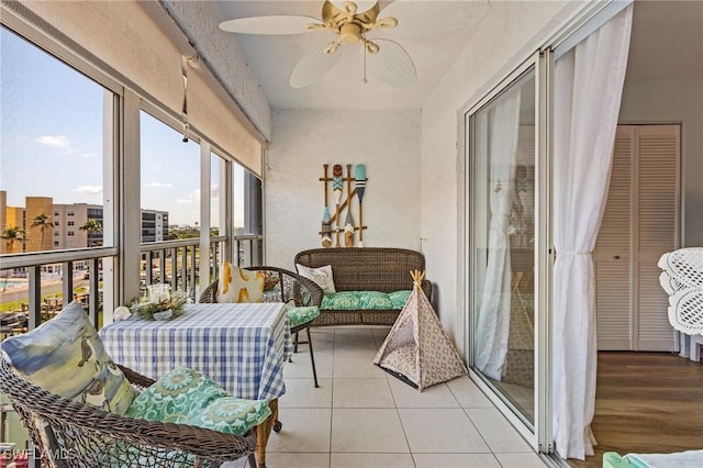 sunroom / solarium with ceiling fan