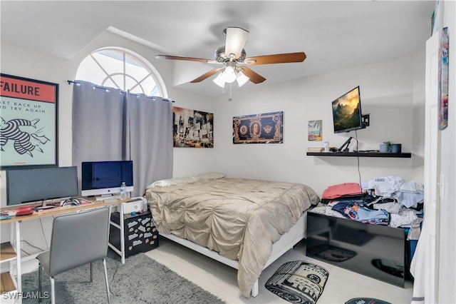 bedroom featuring ceiling fan