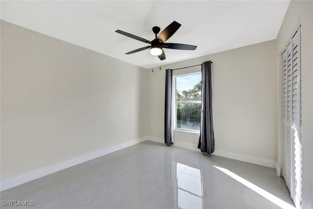 empty room with ceiling fan