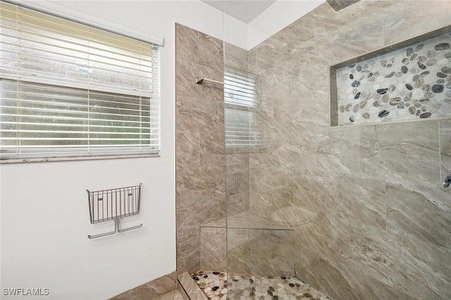 bathroom featuring tiled shower